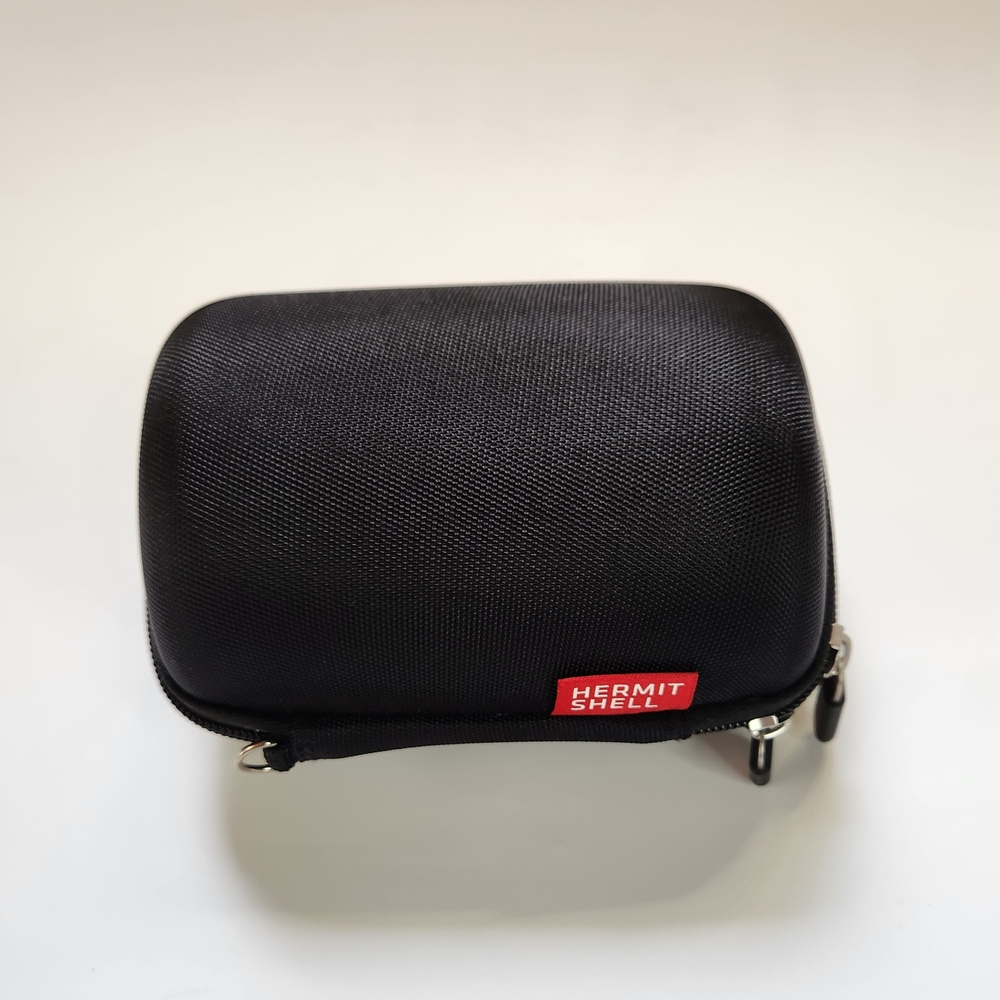 Hermit Shell Small Black With Divider Hard Zipper Case


See pictures for dimens